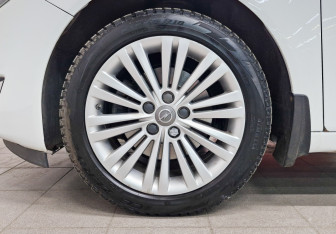 Подержанный автомобиль Opel Insignia Wagon 2014 года (12 фото)