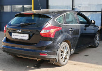 Подержанный автомобиль Ford Focus Hatchback 2013 года (5 фото)