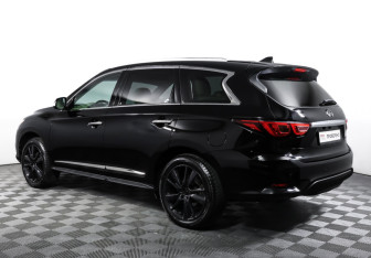 Подержанный автомобиль Infiniti QX60 2017 года (7 фото)