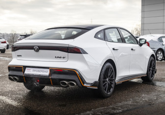 Подержанный автомобиль Changan UNI-V 2023 года (6 фото)