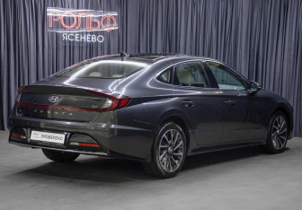 Подержанный автомобиль Hyundai Sonata 2022 года (5 фото)