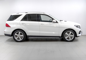 Подержанный автомобиль Mercedes-Benz GLE 2016 года (4 фото)