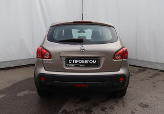 Подержанный автомобиль Nissan Qashqai 2008 года (5 фото)