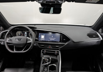 Подержанный автомобиль Geely Tugella 2023 года (14 фото)