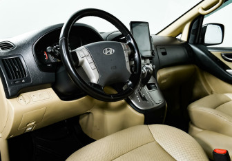 Подержанный автомобиль Hyundai Grand Starex 2012 года (9 фото)