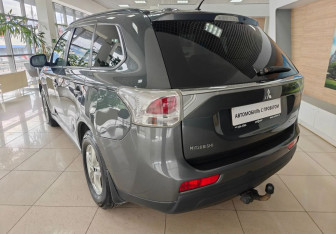 Подержанный автомобиль Mitsubishi Outlander 2013 года (7 фото)