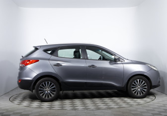 Подержанный автомобиль Hyundai ix35 2011 года (4 фото)
