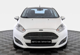Подержанный автомобиль Ford Fiesta Sedan 2015 года (2 фото)