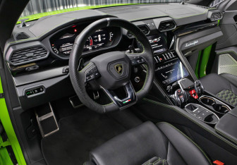 Подержанный автомобиль Lamborghini Urus 2023 года (16 фото)