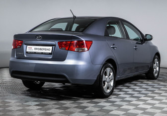 Подержанный автомобиль Kia Cerato Sedan 2009 года (5 фото)