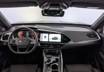 Подержанный автомобиль Geely Tugella 2024 года (14 фото)