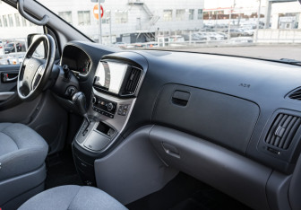Подержанный автомобиль Hyundai H-1 2020 года (15 фото)