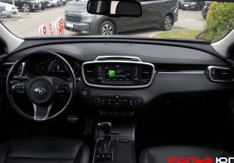 Подержанный автомобиль Kia Sorento 2017 года (12 фото)