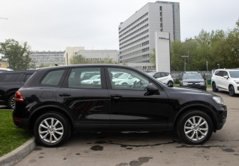 Подержанный автомобиль Volkswagen Touareg 2010 года (3 фото)