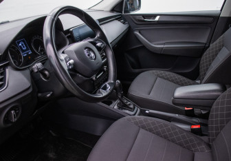 Подержанный автомобиль Skoda Rapid Liftback 2020 года (10 фото)