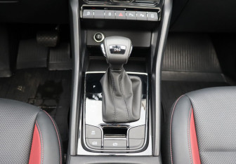 Подержанный автомобиль Skoda Karoq 2024 года (19 фото)
