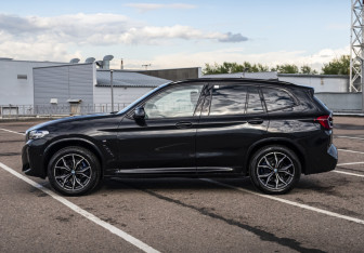 Подержанный автомобиль BMW X3 2023 года (8 фото)