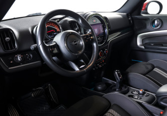 Подержанный автомобиль MINI Countryman 2021 года (14 фото)
