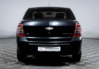 Подержанный автомобиль Chevrolet Cobalt Sedan 2013 года (6 фото)