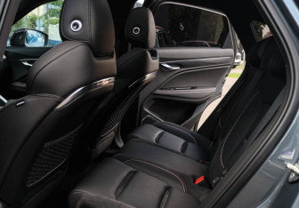 Подержанный автомобиль Geely Tugella 2023 года (9 фото)