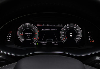 Подержанный автомобиль Audi Q8 2019 года (13 фото)