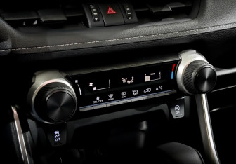 Подержанный автомобиль Toyota RAV4 2024 года (25 фото)
