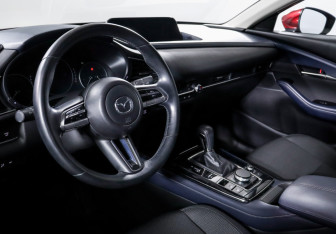 Подержанный автомобиль Mazda CX-30 2021 года (14 фото)