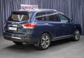 Подержанный автомобиль Nissan Pathfinder 2014 года (5 фото)