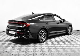 Подержанный автомобиль Kia K5 2021 года (5 фото)