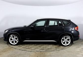 Подержанный автомобиль BMW X1 2013 года (8 фото)