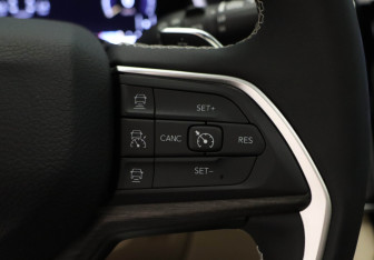 Подержанный автомобиль Jeep Grand Cherokee 2023 года (18 фото)