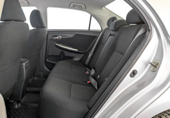 Подержанный автомобиль Toyota Corolla Sedan 2008 года (12 фото)