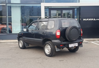 Подержанный автомобиль Chevrolet Niva 2008 года (7 фото)