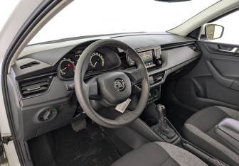 Подержанный автомобиль Skoda Rapid Liftback 2021 года (16 фото)