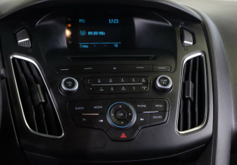 Подержанный автомобиль Ford Focus Wagon 2015 года (13 фото)