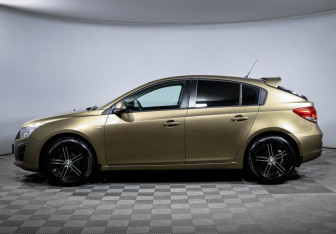 Подержанный автомобиль Chevrolet Cruze Hatchback 2013 года (8 фото)