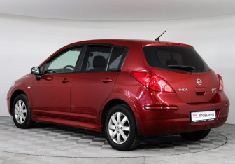 Подержанный автомобиль Nissan Tiida Hatchback 2012 года (6 фото)
