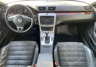 Подержанный автомобиль Volkswagen Passat CC 2010 года (10 фото)