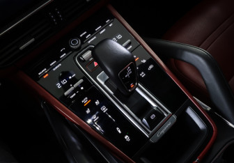 Подержанный автомобиль Porsche Cayenne 2018 года (18 фото)