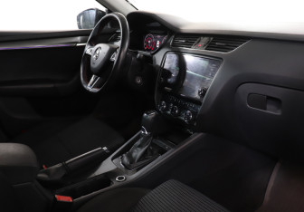Подержанный автомобиль Skoda Octavia Liftback 2020 года (9 фото)