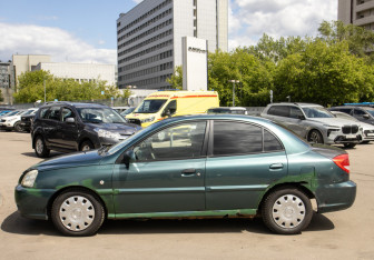 Подержанный автомобиль Kia Rio Sedan 2004 года (6 фото)