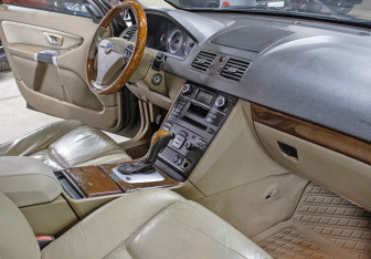 Подержанный автомобиль Volvo XC90 2011 года (9 фото)