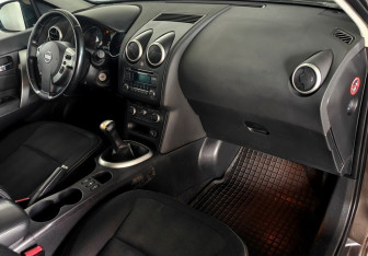 Подержанный автомобиль Nissan Qashqai+2 2012 года (10 фото)