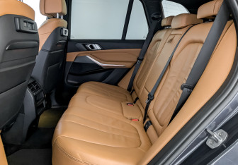 Подержанный автомобиль BMW X5 2019 года (12 фото)