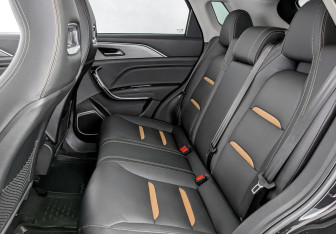 Подержанный автомобиль FAW Bestune T77 2023 года (13 фото)