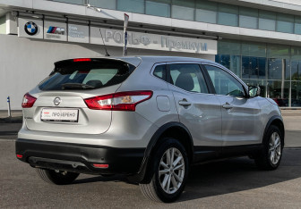Подержанный автомобиль Nissan Qashqai 2015 года (5 фото)
