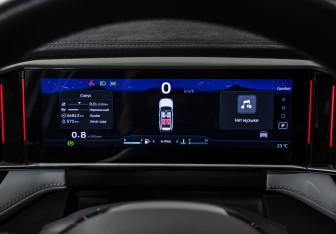 Подержанный автомобиль Geely Atlas 2023 года (12 фото)