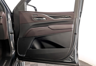 Подержанный автомобиль Cadillac Escalade Suv 2021 года (25 фото)