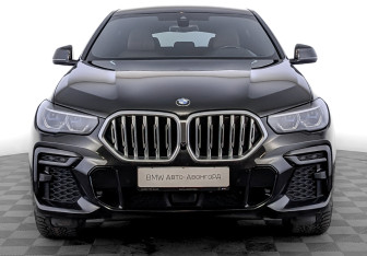 Подержанный автомобиль BMW X6 2021 года (2 фото)