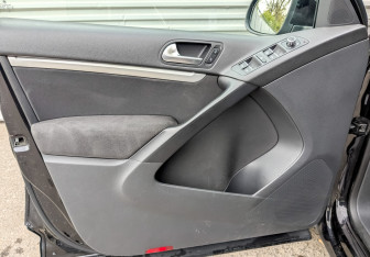 Подержанный автомобиль Volkswagen Tiguan 2012 года (19 фото)
